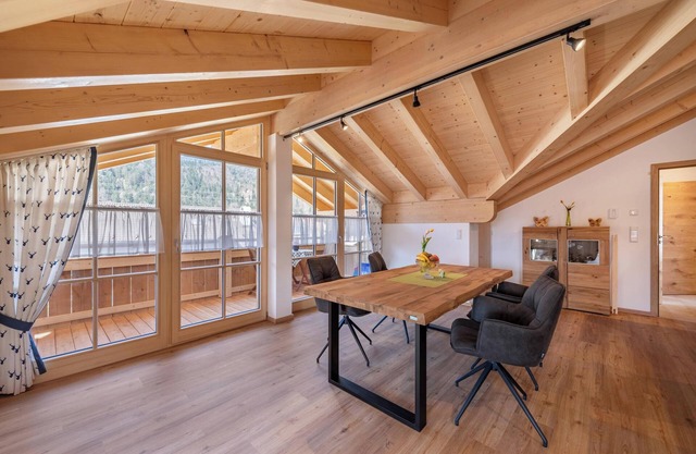 Appartement "Susi" dans un nouvel immeuble avec vue sur la "Zugspitze", 2 balcons et Wi-Fi