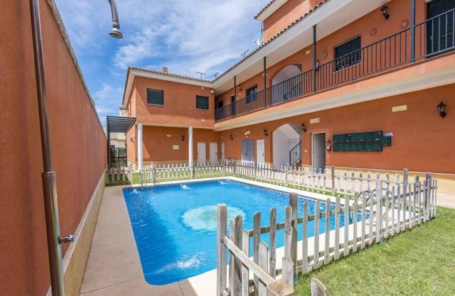 Appartement de vacances 'Torero II' avec piscine, balcon privé et Wi-Fi.