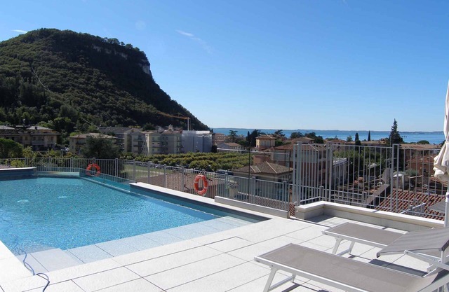 Appartement de vacances avec climatisation, internet, balcon et piscine sur le toit