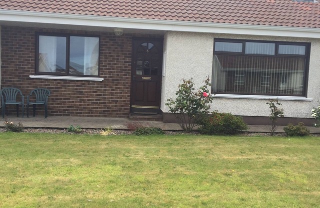 Holiday Bungalow in quiet cul de sac, close to all amenities