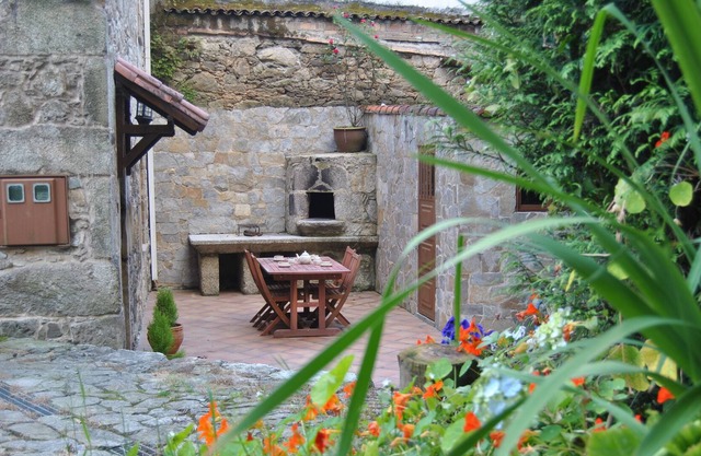 Le gîte est loué complet, près de la plage et des montagnes.
