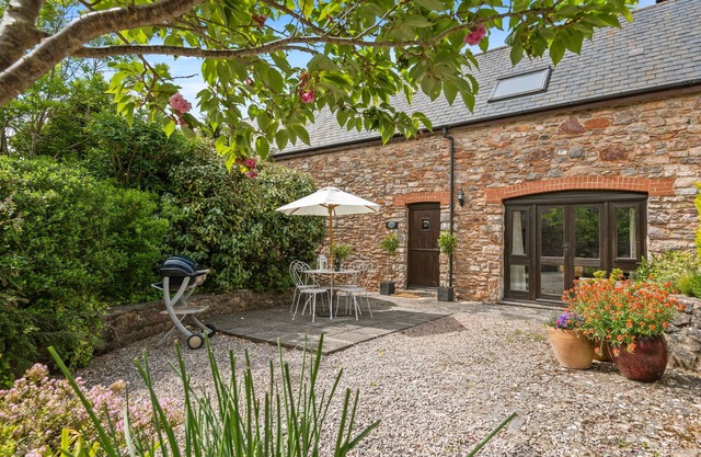 Holiday Cottage & Pool in beautiful South Devon