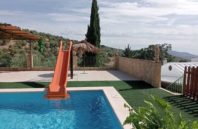 Casa de vacaciones 'Casa La Pedriza Completa' con vistas a la montaña, piscina privada y Wi-Fi