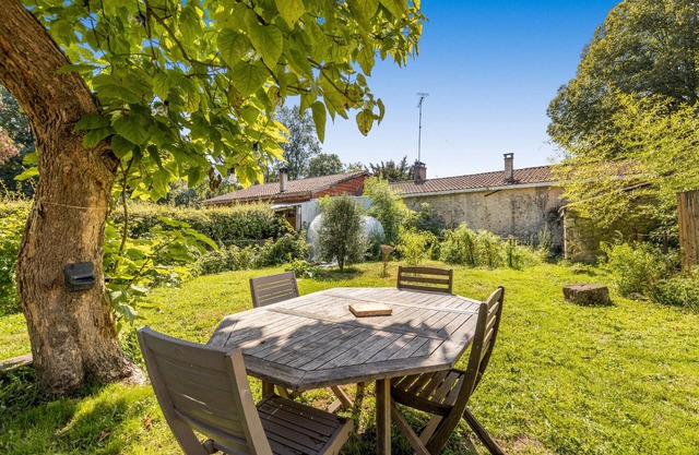 Maison de Vacances 'D'Amélie' avec Terrasse Commune, Jardin Commun et Wi-Fi