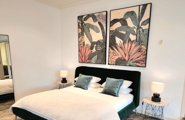Holiday Haus Hahndorf - 4 BR, Fireplace, Free Parking, Wifi, Beautiful Garden!