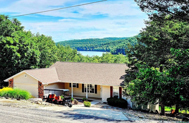 Holiday Haven On The Island! Sleeps 12! Fire pit! 6-Seater Golf Cart option!