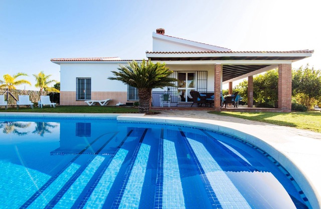 Maison de vacances "Villa La Gallega" avec vue sur les montagnes, jardin, terrasse et piscine