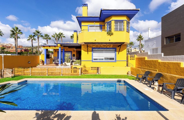 Maison de vacances "Milestone House" avec piscine, terrasse, balcon, climatisation et Wi-Fi
