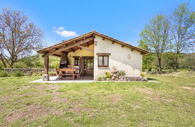 Maison de vacances 'La Cirera' avec vue sur les montagnes, piscine partagée et Wi-Fi
