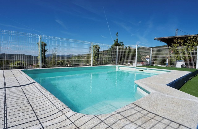 Maison de vacances 'La Sierrezuela' avec vue sur les montagnes, piscine privée et Wi-Fi