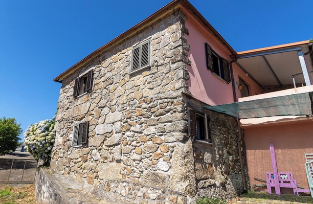 Holiday Home '1' with Mountain View, Shared Garden and Wi-Fi