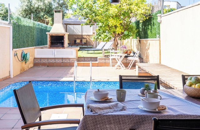 Maison de vacances "Another Day in Paradise" avec vue sur les montagnes, piscine et Wi-Fi.
