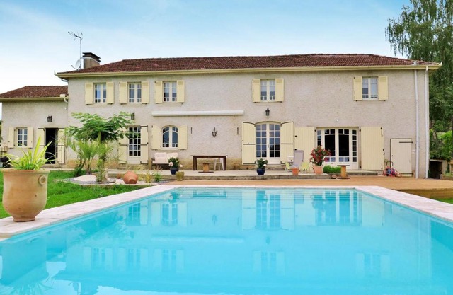 Holiday Home Aucéloun by Interhome