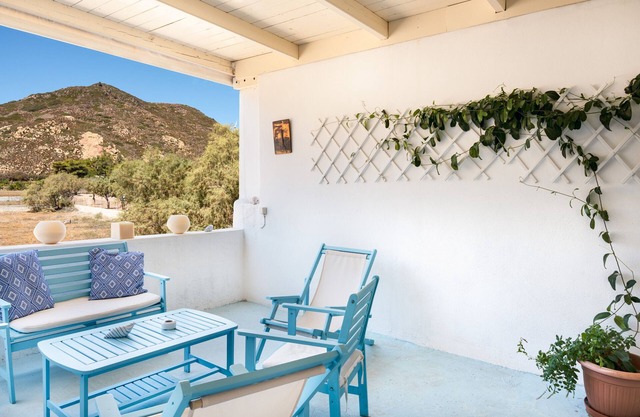 Maison de vacances 'Beachfront Lampis Dolphin 1' avec vue sur la mer, Wi-Fi et climatisation