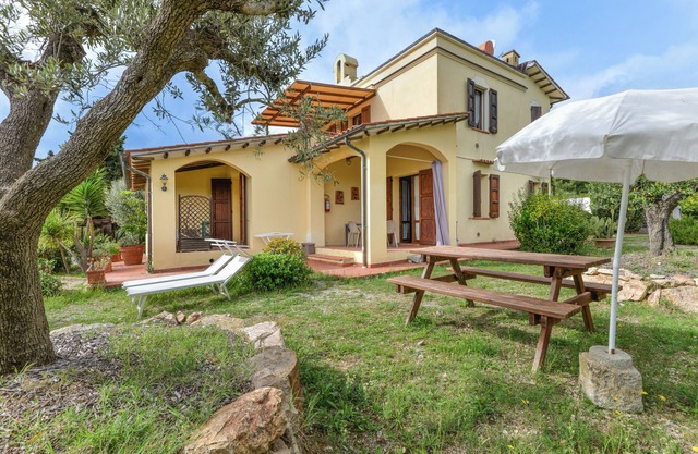 Maison de vacances 'Bilocale Mimosa A Lacona' avec piscine partagée, jardin privé et Wi-Fi