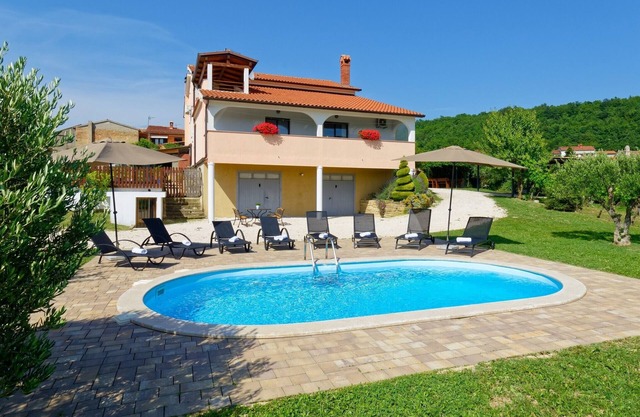 Holiday Home Brajdice - Five Bedroom Holiday Home with Pool