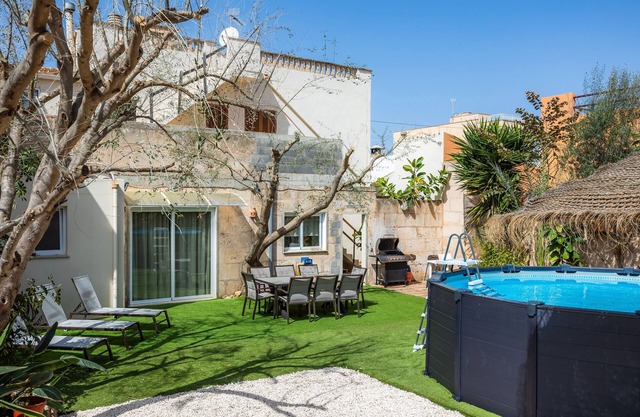 Maison de vacances 'Ca Na Clar' avec vue sur la mer, Wi-Fi et climatisation.