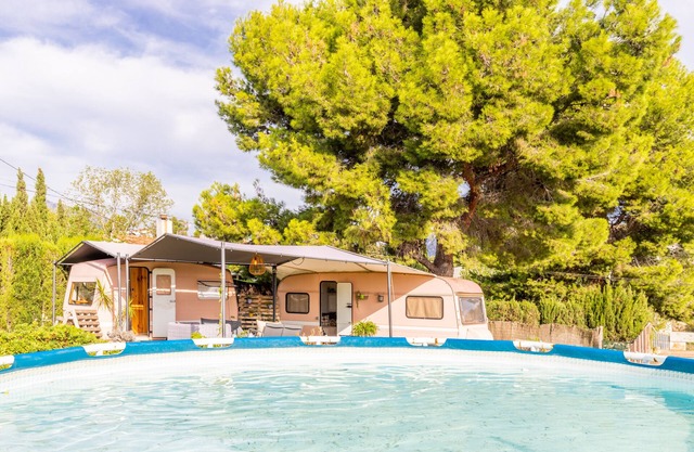 Maison de vacances "Caravana-Glamping Casa Tortuga" avec vue sur les montagnes, piscine et Wi-Fi