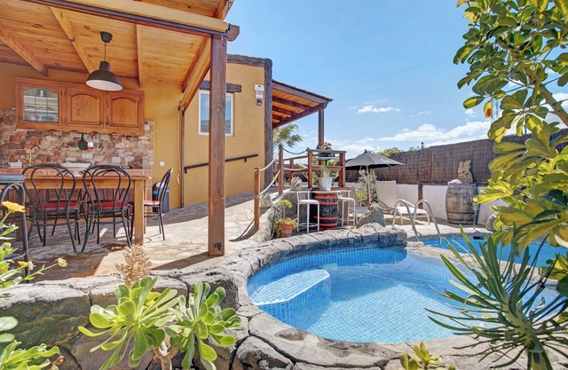 Maison "Casa Candelaria 2", avec vue sur montagnes, piscine, jardin et Wi-Fi.