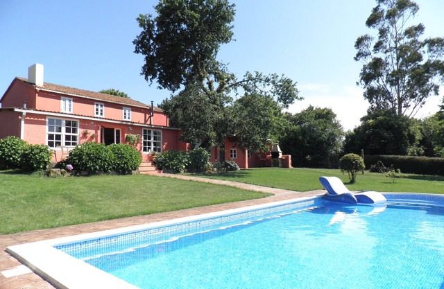 Maison de vacances 'Casa De Piñeiro Y Spa Opcional' avec vue sur la montagne, piscine et Wi-Fi
