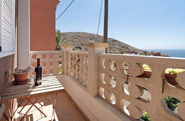 Maison de vacances Casa María Alojera avec vue sur la mer, balcon et Wi-Fi.
