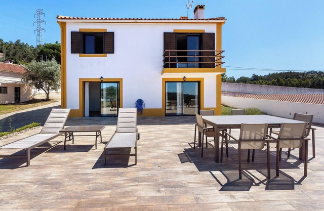 Maison de vacances 'Casa Girassol' avec piscine partagée, terrasse privée et accès Wi-Fi