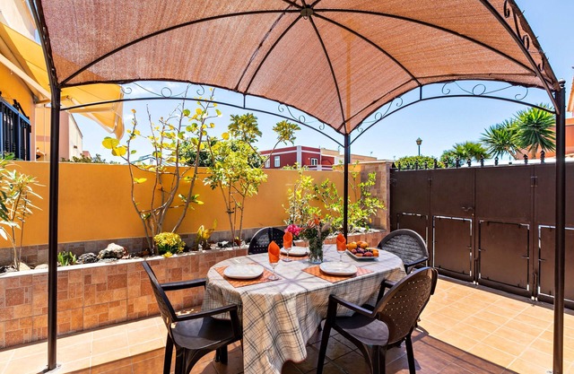 Maison de vacances Casa Golfin avec vue sur mer, Wi-Fi et terrasse
