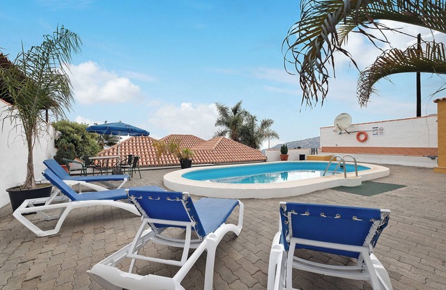 Maison de vacances 'Casa Óscar' avec vue sur les montagnes, piscine privée et Wi-Fi