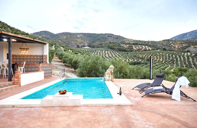 Maison de vacances 'Casa Rural La Encina' avec vue sur les montagnes, piscine et climatisation