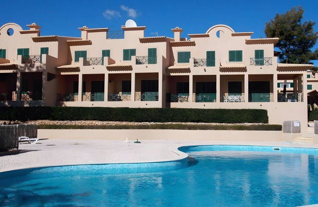 Maison de vacances 'Charming Albufeira' avec piscine partagée, Wi-Fi et climatisation