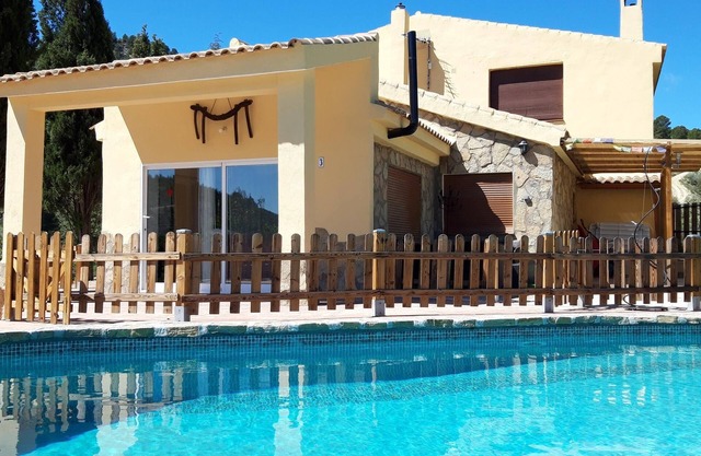 Maison de vacances 'Cortijo la Era' avec vue sur les montagnes, piscine et Wi-Fi.