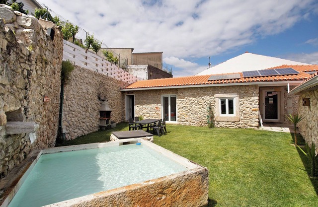 Holiday Home 'Dos Castelos' with Private Pool, Wi-Fi and Air Conditioning