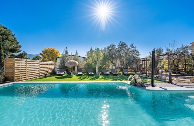 Holiday Home "El Cortijo de Granada" with Pool, Garden & Wi-Fi