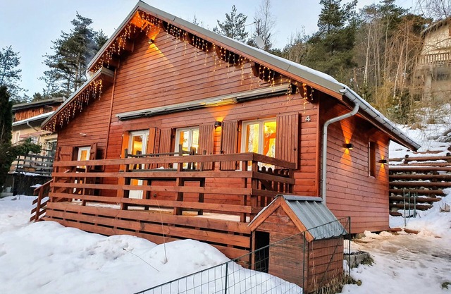 Maison de Vacances 'Entier Avec Spa 6 Personnes' avec Vue sur la Montagne, Wi-Fi et Climatisation