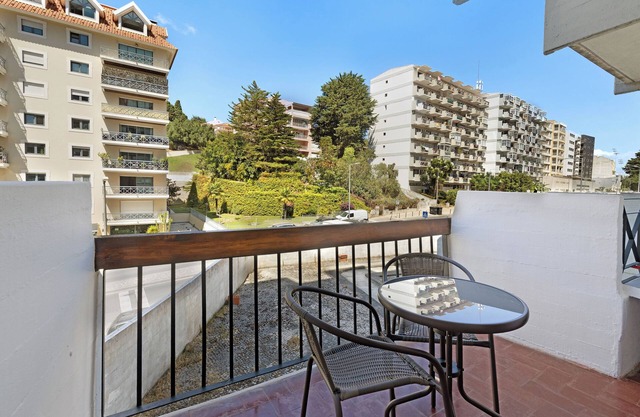 Maison de vacances 'Estoril Art and Surf' avec balcon, Wi-Fi et climatisation