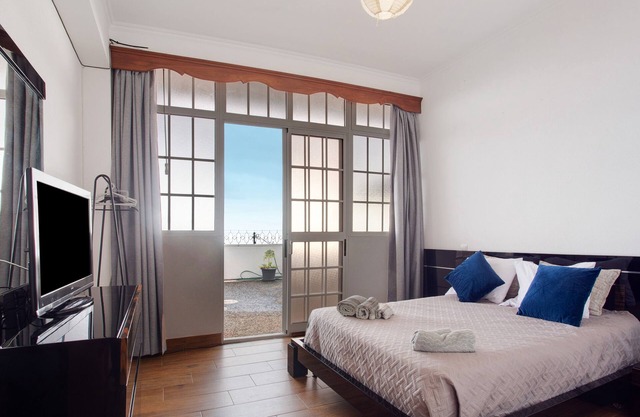 Holiday Home "Férias Madeira" with Sea View, Private Terrace & Wi-Fi