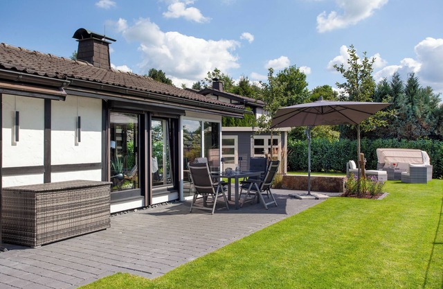 Maison de vacances 'Ferienhaus Sauerland Am Hennesee' avec vue sur le lac, terrasse privée et Wi-Fi