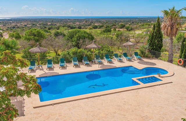 Maison de vacances Finca Can Roca avec vue sur la mer, piscine et Wi-Fi.