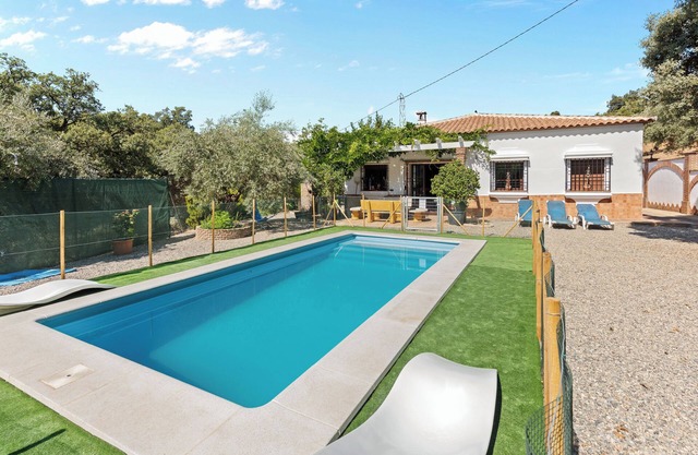 Maison de vacances 'Finca Rural Mazuqueto' avec vue sur la montagne, piscine privée et Wi-Fi