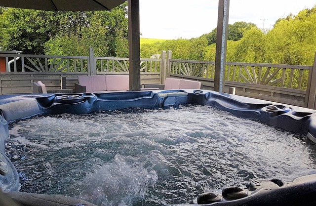 Maison de vacances, sauna jardin, bain à remous extérieur, connexion Wi-Fi, grange jouer