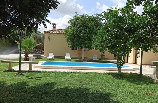 Maison de vacances 'Hacienda Nápoles Marchena' avec piscine privée, Wi-Fi et climatisation