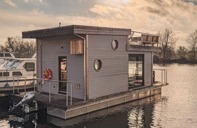 Maison de vacances 'Hausboot Off An Schöner Dove Elbe' avec terrasse privée et Wi-Fi