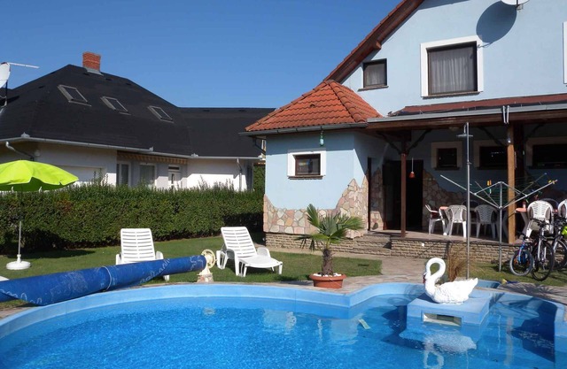 Maison de vacances avec piscine chauffée et à proximité de la plage