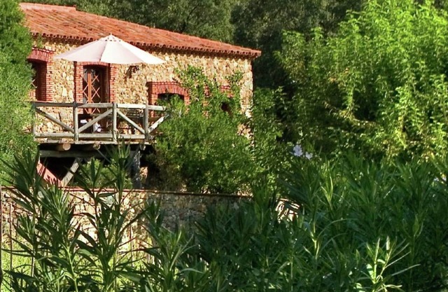 Maison en pierre au bord de la rivière Zoya avec vue sur la vallée