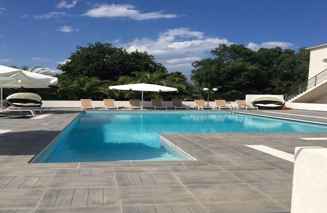 Maison de vacances spacieuse avec piscine