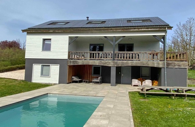 Maison de vacances pour 12 adultes / 3 bébés avec sauna et piscine extérieure