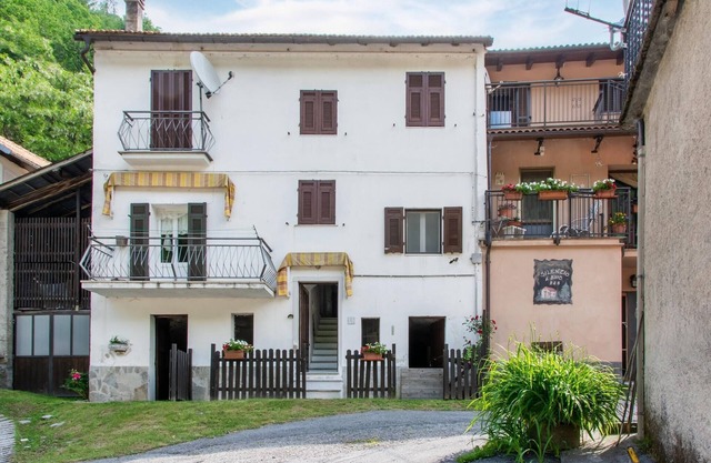 Maison de vacances avec jardin dans l'arriטre-pays ligure