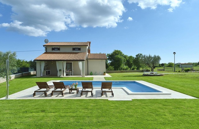 Maison de vacances moderne avec piscine à Marcana