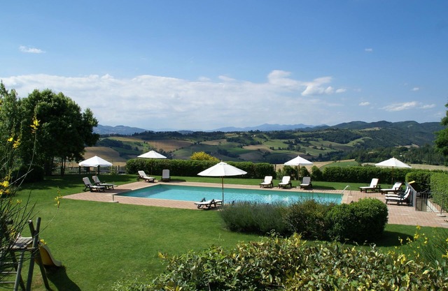 Maison de vacances א Montone avec piscine