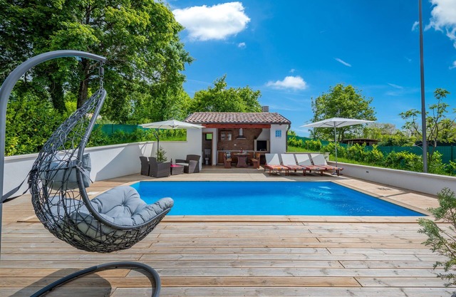 Maison de vacances moderne avec piscine à Pazi
